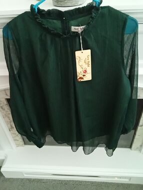 Ladies Hunter Green Blouse NWT